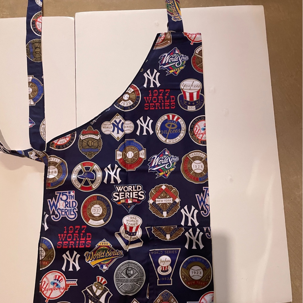 New York Yankees World Series Pattern Barbeque Apron - Picture 2 of 4